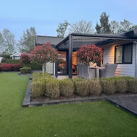 Dom wakacyjny Beautiful With Garden Voorthuizen